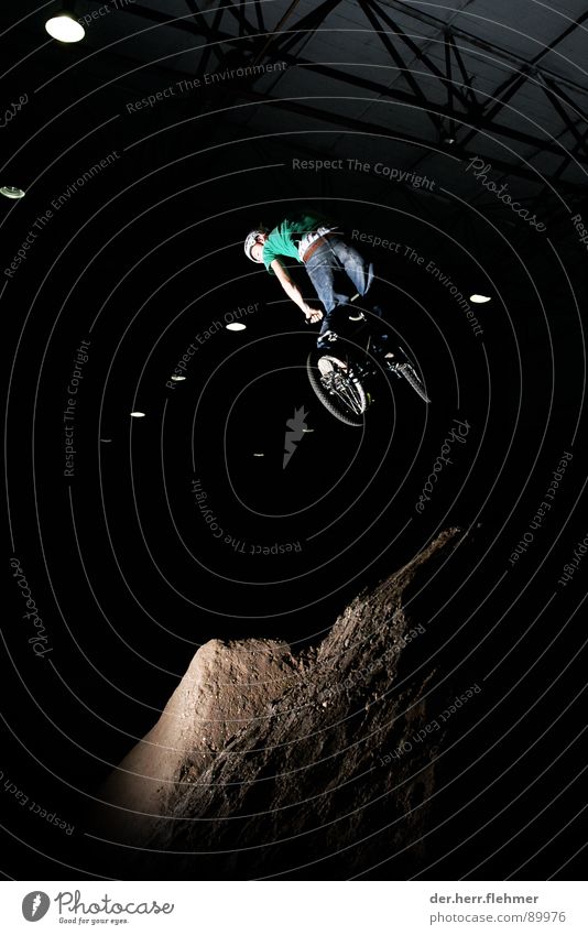 360 springen Stunt Licht Sport Spielen dirt grevenbroich BMX dreckig fliegen Fahrrad porn Schatten Flucht