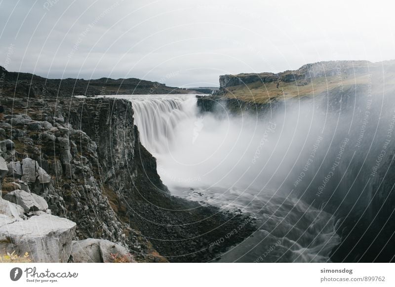 I'm in Iceland. Natur Landschaft Wasser Wolken Herbst schlechtes Wetter Fluss Wasserfall Macht Ferien & Urlaub & Reisen Island Schlucht Felsen groß Gischt