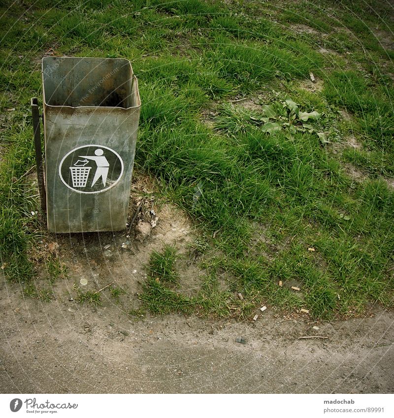 TRASHISM Müll Müllbehälter Recycling Umwelt Umweltschutz Wiese Park wegwerfen Schilder & Markierungen Dinge Vergänglichkeit trashig trashcan trashbin Natur