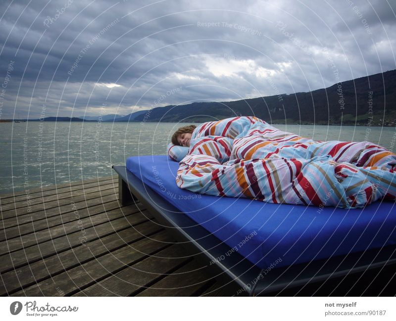 Dreaming Away Bett schlafen träumen Steg Holz See Wolken Wasser Jura Berge u. Gebirge Bielersee Wetter Sonne Außenaufnahme