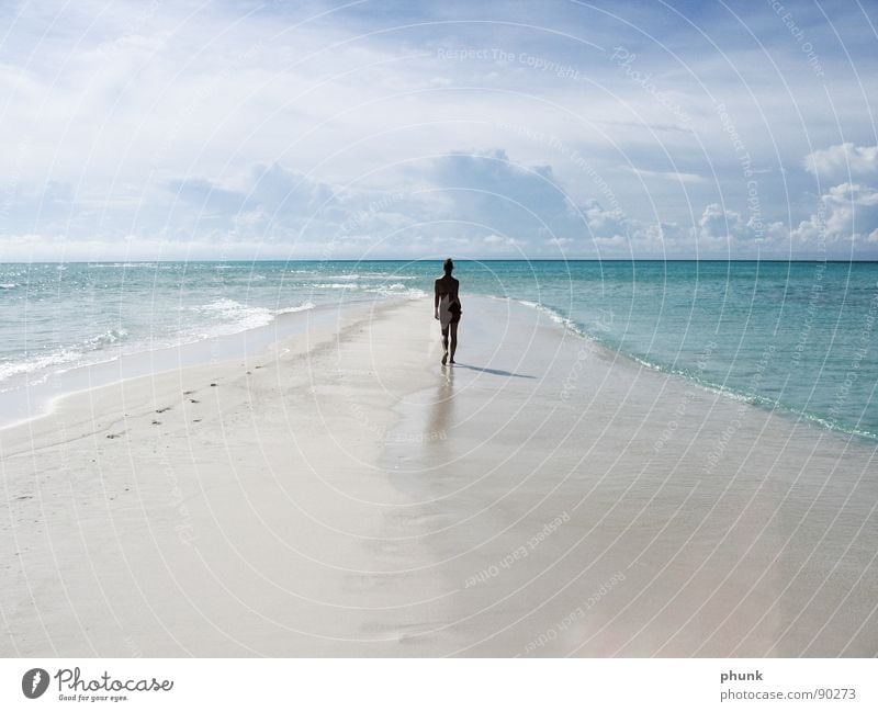 mehr ende der welt. Strand Meer Ferien & Urlaub & Reisen Frau springen hüpfen Bikini Malediven Indien schön Riff Lagune Landzunge Meerstraße Silhouette