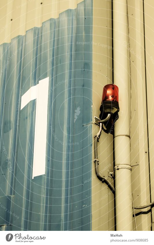 Lampe Nr.1 Design Sicherheit Gebäude Architektur Halle Metall Zeichen Ziffern & Zahlen Arbeit & Erwerbstätigkeit Kommunizieren leuchten bedrohlich blau grau