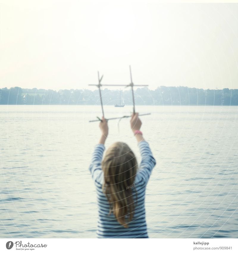 ahoi! Mensch feminin Kind Mädchen Kindheit 8-13 Jahre Freude Glück Fröhlichkeit Lebensfreude Begeisterung egoistisch Zukunft Wasserfahrzeug Segelschiff motiv