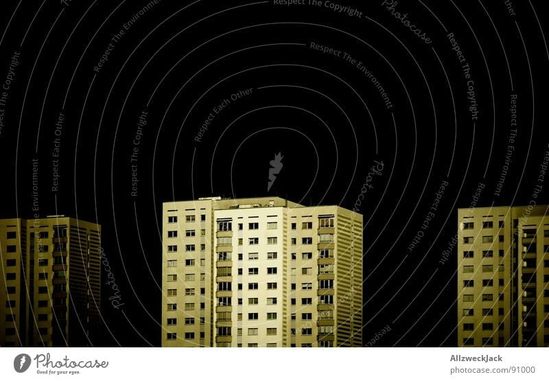 Schließfachbewohner Ghetto Potsdam Plattenbau Hochhaus Wohnhochhaus Haus einheitlich dunkel Nacht Balkon Sanieren obskur Häusliches Leben Studium vignette
