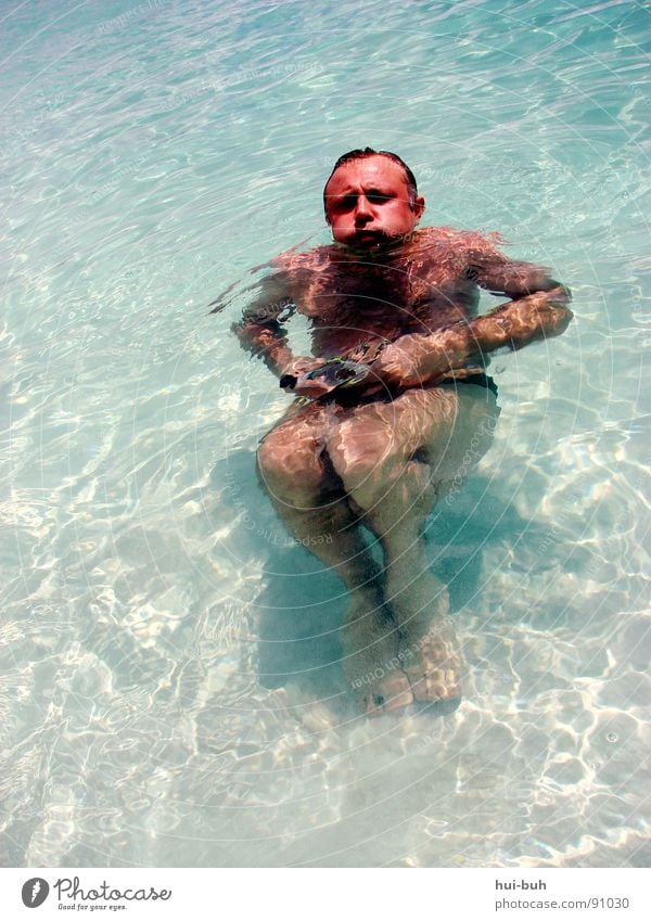 Der Vater im Wasser Schwimmbad Sommer heiß Physik Sonnenbrand Wellen Licht brechen Bruch daddz Wärme Wetterschutz Freude Sand Klarheit Prima keine ahnung..