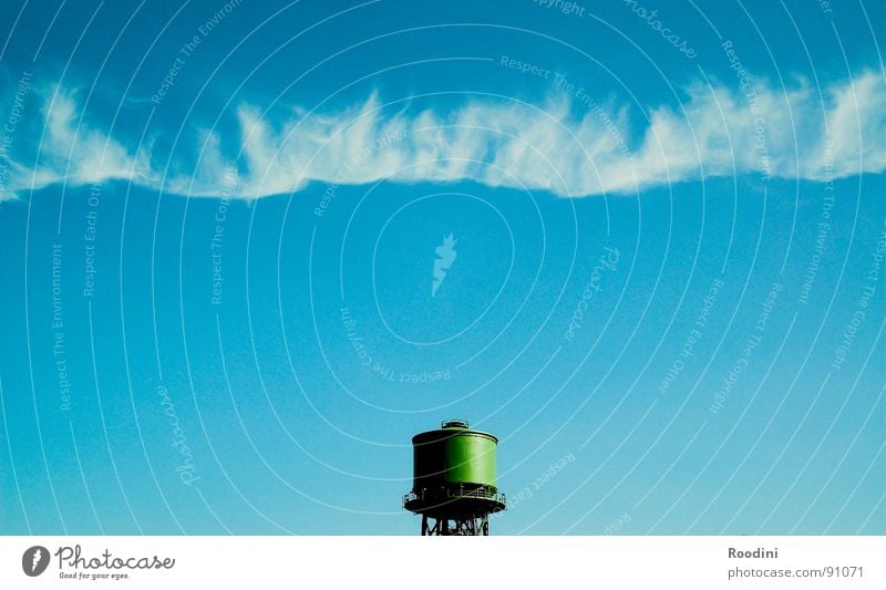 borderline Wolken Luft Wasserturm Zeit Unendlichkeit Ferne stagnierend kondensieren Sommer Horizont Strahlung Ozonschicht Grenze Industrie Himmel Erde Freiheit