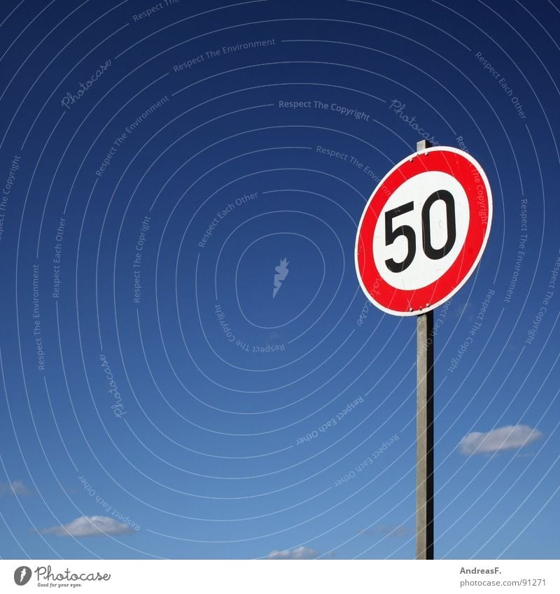 Fünfzig 50 Jubiläum Symbole & Metaphern Verkehrsschild Geschwindigkeit Geschwindigkeitsbegrenzung rot Cottbus Ziffern & Zahlen Straßennamenschild fünfzig