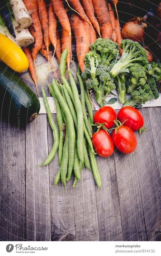 selbstversorgung ernte Lebensmittel Gemüse Bohnen Brokkoli Möhre Zwiebel Lauchgemüse Zucchini Ernte urban gardening frei Lifestyle Reichtum Gesundheit