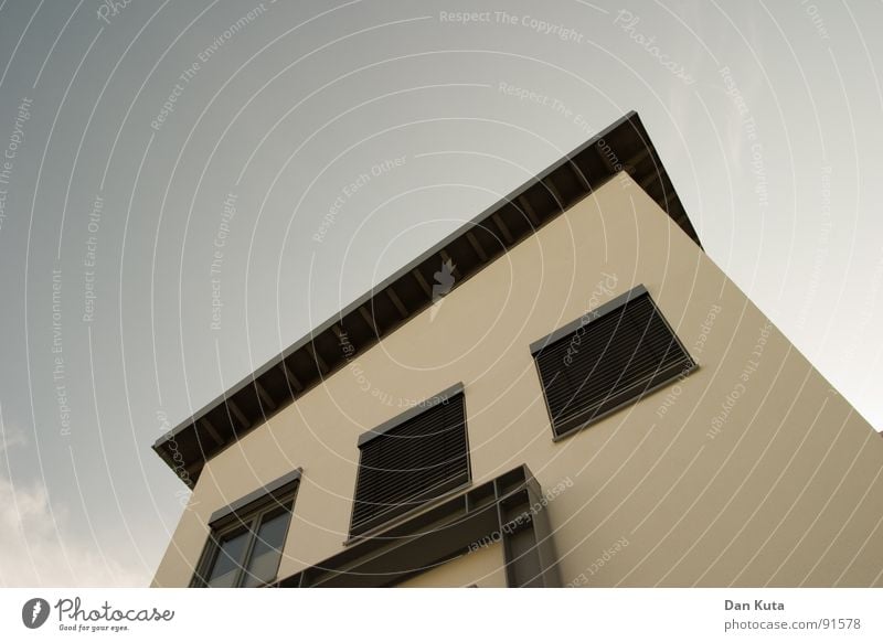 Spanien in Deutschland Haus Gebäude Fenster Aussicht Blick Geometrie Dach Flachdach Länge quer Stahl Mauer Wand niedlich Putz eingelassen Ausgelassenheit flau