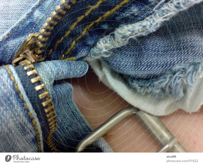 jeans 5 Hose Jeanshose Knöpfe Reißverschluss Stoff bereit Bekleidung Gürtel Gürtelschnalle offen Haut blau Kleidungsstück silber Metall