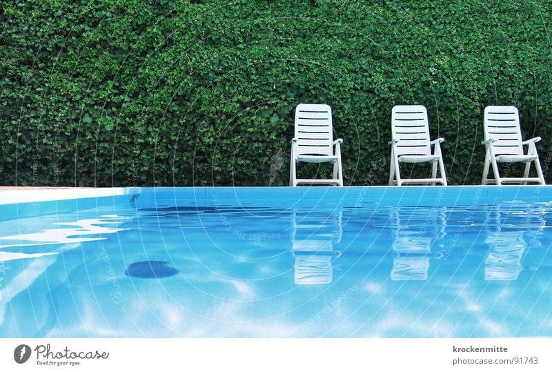 1...2...3...PLATSCH Schwimmbad grün Freizeit & Hobby ruhig Ferien & Urlaub & Reisen Hotel Gartenstuhl Reflexion & Spiegelung Hecke Italien Sonnenbad Kühlung