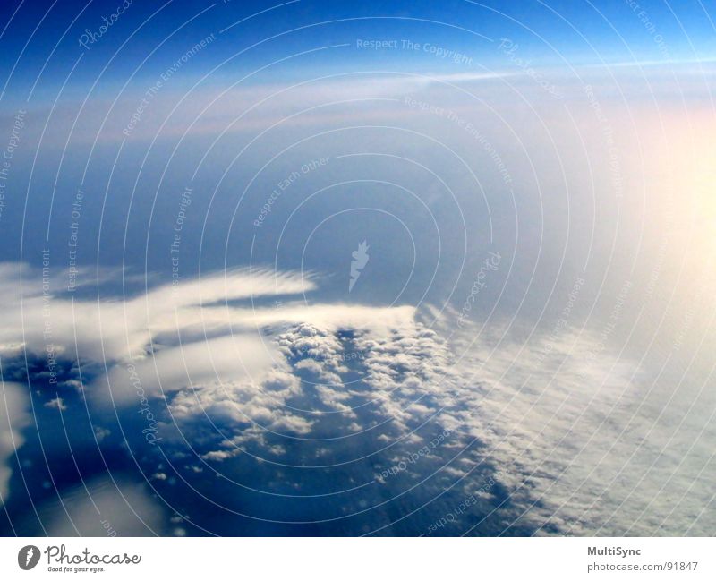 Der große Himmel Wolken Flugzeugausblick Meer Island Luftverkehr Ferien & Urlaub & Reisen Erde von oben Weltall Insel