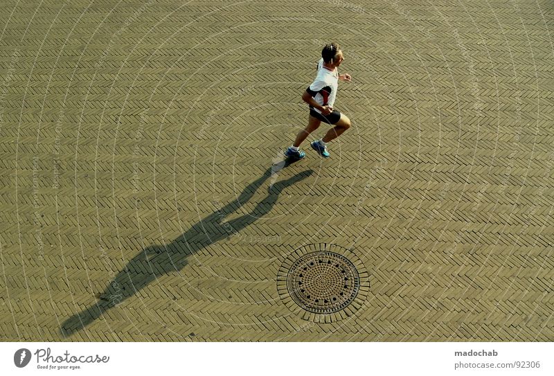 DO THE FORREST Joggen Open Air Bewegung Freizeit & Hobby Gesundheit Mensch Mann Jogger Sport Fitness laufen sports rennen Schatten Außenaufnahme