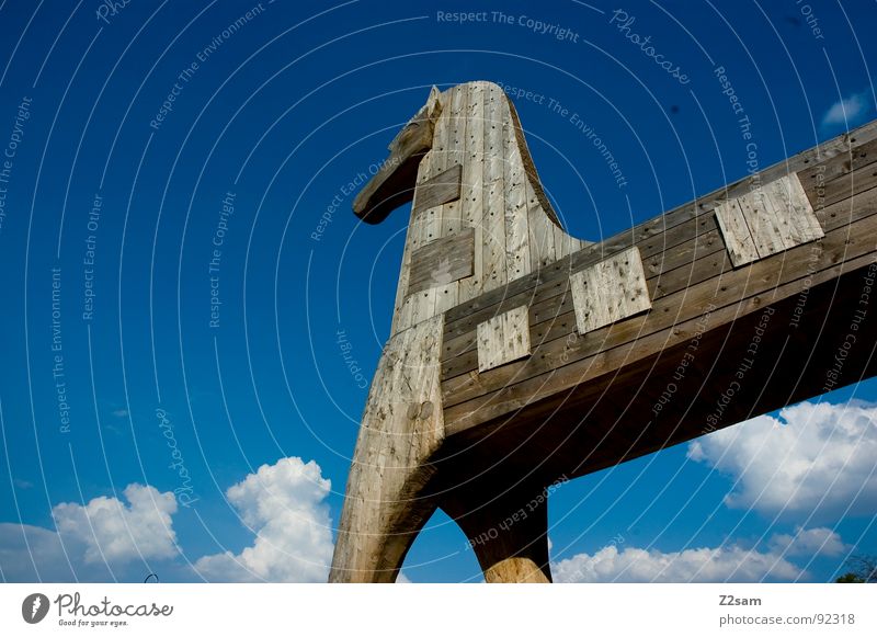 Trojanisches Pferd Wolken weiß Tier Holz Holzmehl Griechen Krieg Dinge trojaner trojanisches pferd Himmel blau animal Vergangenheit trojanischer krieg war