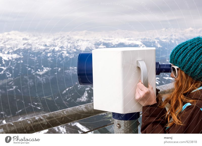 In die Ferne schweifen Teleskop Optik Mensch feminin Mädchen 1 13-18 Jahre Kind Jugendliche Natur Landschaft Herbst Winter Alpen Berge u. Gebirge