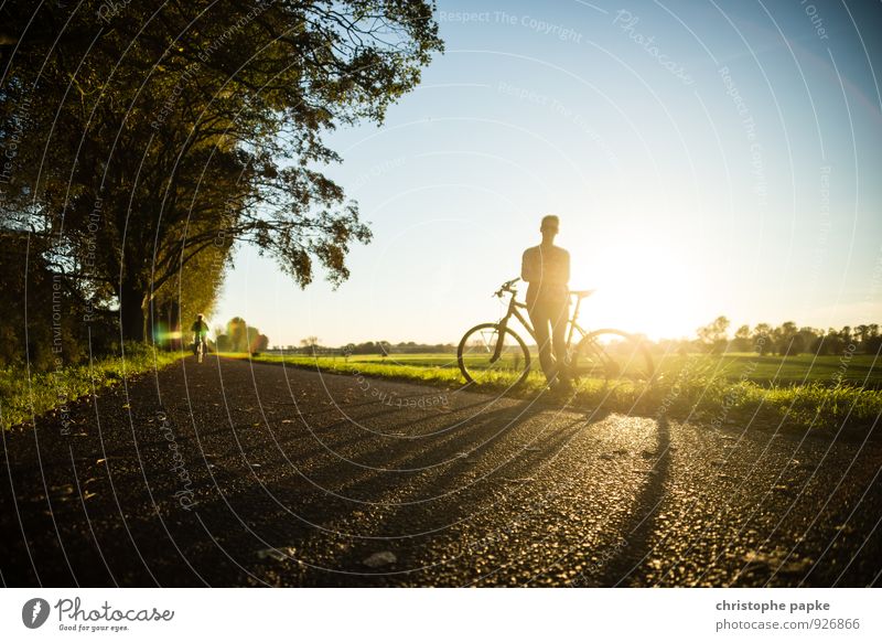 Mit Rad und Tat Lifestyle sportlich Fitness Freizeit & Hobby Ausflug Sommer Sonne Sport Sport-Training Fahrradfahren Junge Frau Jugendliche Erwachsene 1 Mensch