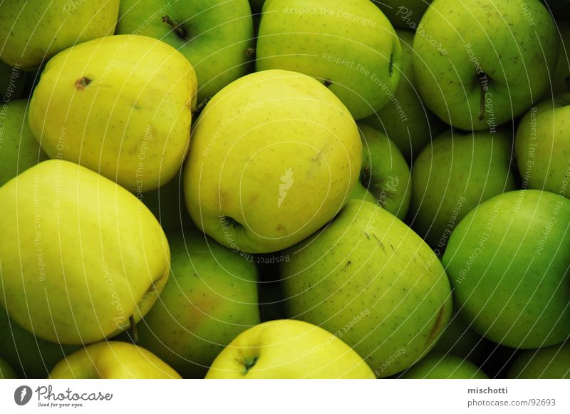 Marktäpfel grün gelb mehrere Frucht Apfel Stengel viele