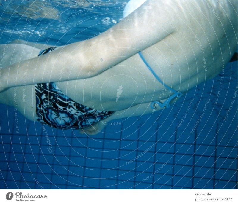 ein schöner rücken... Frau Bikini Heisse Quellen Schwimmbad tauchen nass Physik Erholung ausschalten Unterwasseraufnahme Brust Arme Rücken Hinterteil Beine