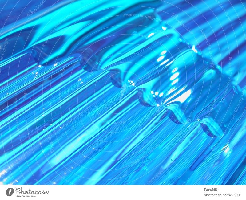 Gel Flüssigkeit Furche Makroaufnahme Nahaufnahme blau Glas Farbe