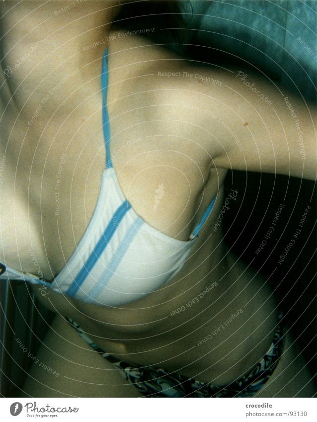 Bikini Girl Frau feminin Heisse Quellen Schwimmbad Freude Frauenbrust Brust Wasser Unterwasseraufnahme Bauch Oberschenkel Schwimmen & Baden Frauenunterhose