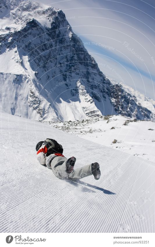 It's Not The Fall That Hurts... Winter Wintersport kalt Mann Unfall fallen Körperbeherrschung Südtirol Fallschirmspringen gewagt Sport Spielen Schnee Skifahren