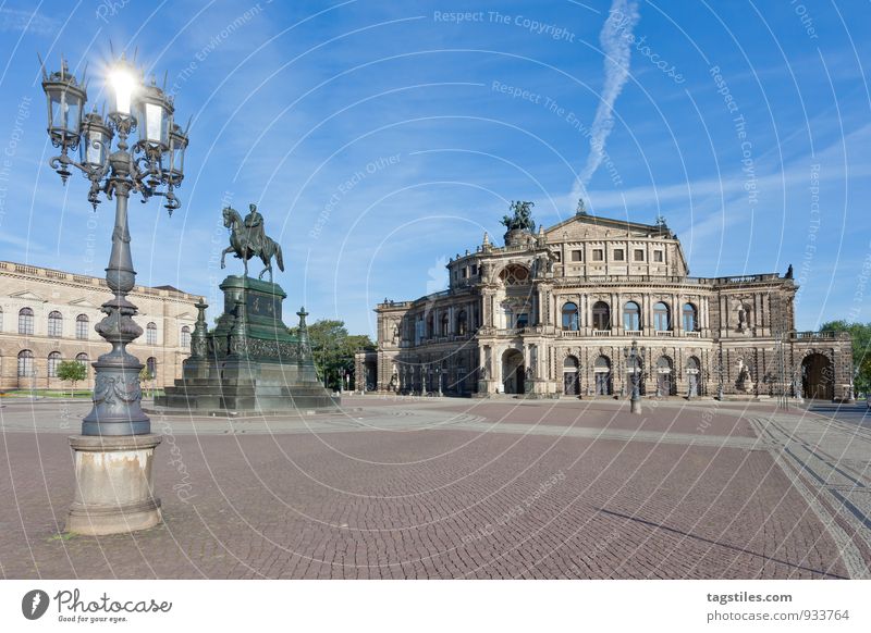 SPOTLIGHT Semperoper Oper Opernhaus Dresden Architektur Tag Sonne Sonnenstrahlen glänzend Wahrzeichen Sachsen Deutschland Hauptstadt Langzeitbelichtung