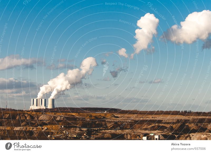 Wolkenproduktion in Serie Energiewirtschaft Kohlekraftwerk Industrie Landschaft Erde Himmel berühren blau braun weiß Farbfoto Außenaufnahme Menschenleer