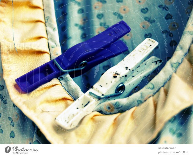 Klammerbeutel die zweite Wäscheklammern Kleid Sauberkeit dreckig Waschmaschine Wäscheleine gelb violett weiß Blume Cross Processing Kragen klein Haushalt