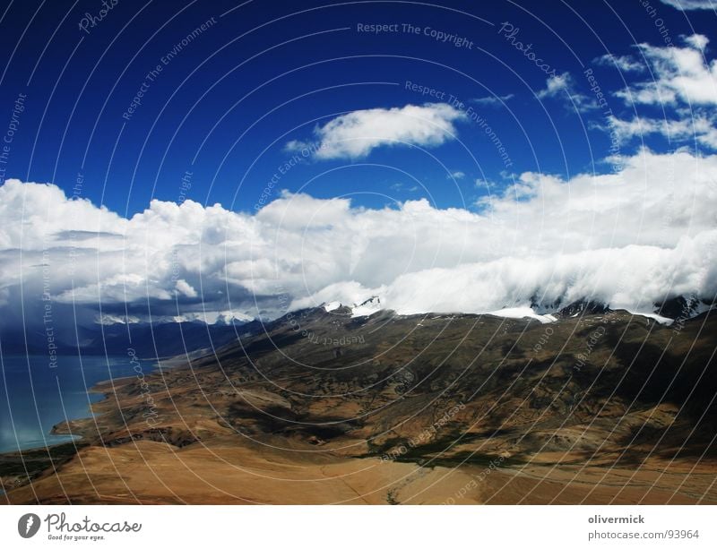 die ruhe vor dem sturm Wolken Indien Stimmung weiß See Feld braun Bergsteigen Berge u. Gebirge Himmel blau Wasser