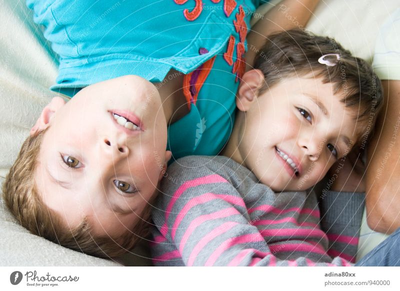 Auch wenn die Welt Kopf steht I Kindererziehung Geschwister 3-8 Jahre Kindheit Spielen Zusammensein Gefühle Freude Glück Zufriedenheit Lebensfreude Vertrauen