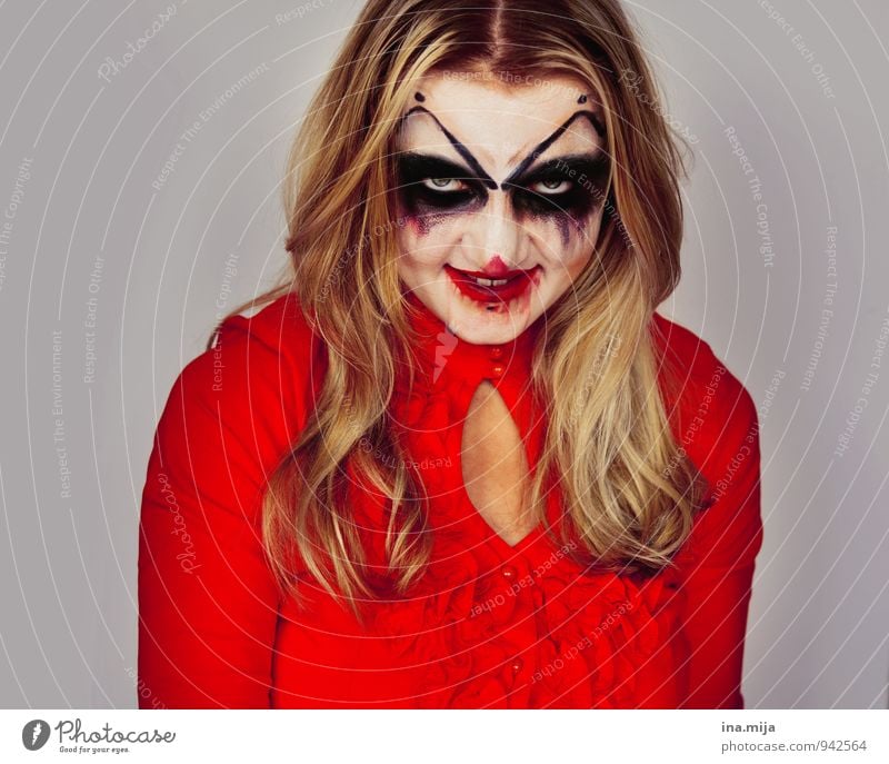 junge blonde Frau als gruseliger Clown geschminkt Feste & Feiern Halloween Mensch feminin Gesicht 1 langhaarig Aggression hässlich rebellisch Wut rot Gefühle