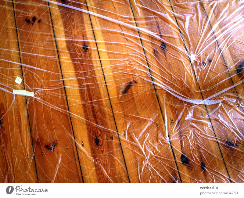 Renovieren zudecken Abdeckung Klebeband klecksen Reinigen Saubermann unerkannt Pinsel Wassertropfen Hausbau Einfamilienhaus Holz Holzfußboden