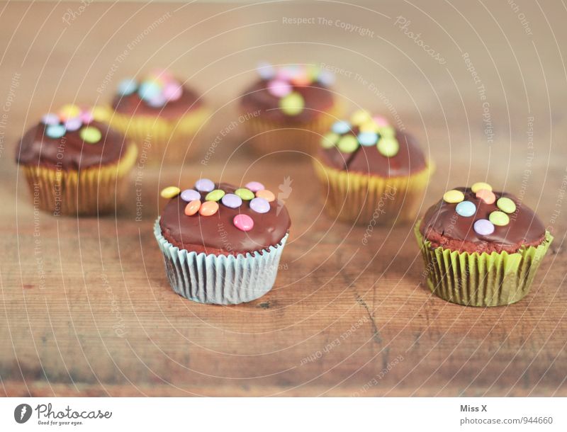 Muffins Lebensmittel Teigwaren Backwaren Kuchen Dessert Süßwaren Schokolade Ernährung Feste & Feiern Geburtstag lecker süß mehrfarbig Schokolinsen