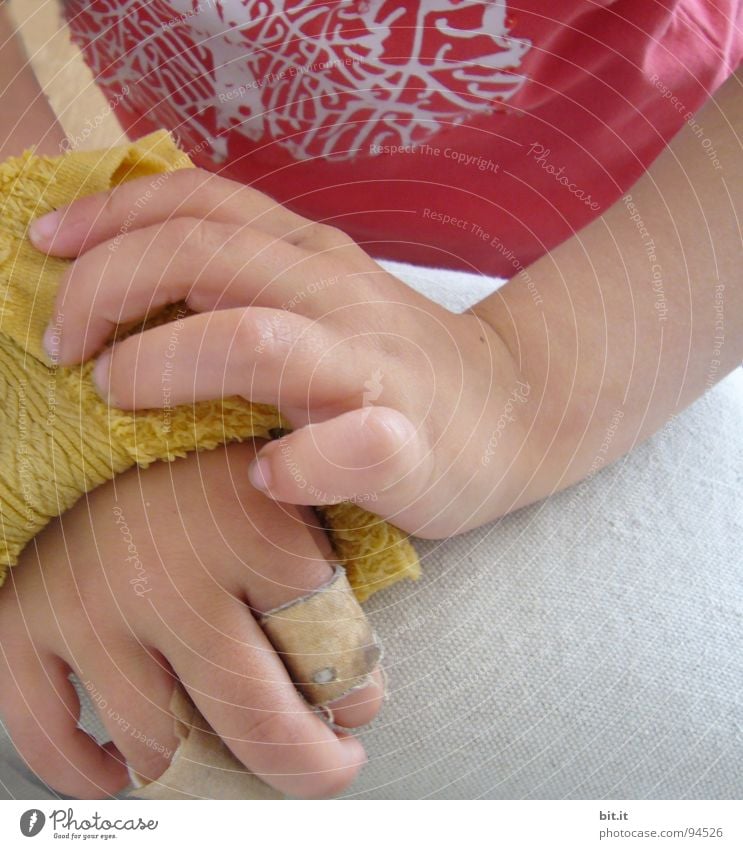 DOKTORARBEIT Glück Kindergarten Hand Finger rot Sicherheit Schutz Mitgefühl Schmerz Versicherung Heftpflaster Apotheke Unfall Wunde Erste Hilfe Kühlung
