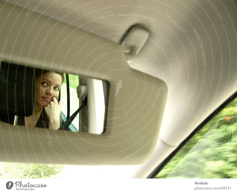 ... drive and drive ... Spiegel Blende schmollen Langeweile beige Hand grün fahren Frau PKW Gesicht lachen Blick beobachten sitzen