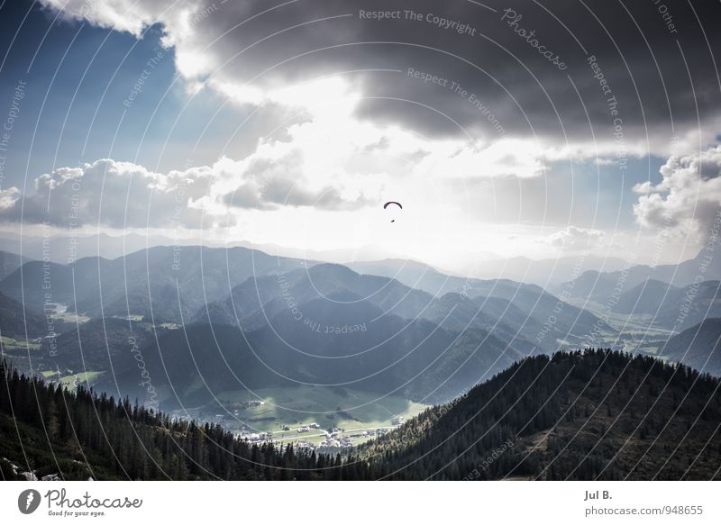 Höhenflug Freude Freizeit & Hobby Sport Mensch 1 Umwelt Natur Landschaft Luft Himmel Wolken Gewitterwolken Klima Wetter Schönes Wetter Alpen Berge u. Gebirge