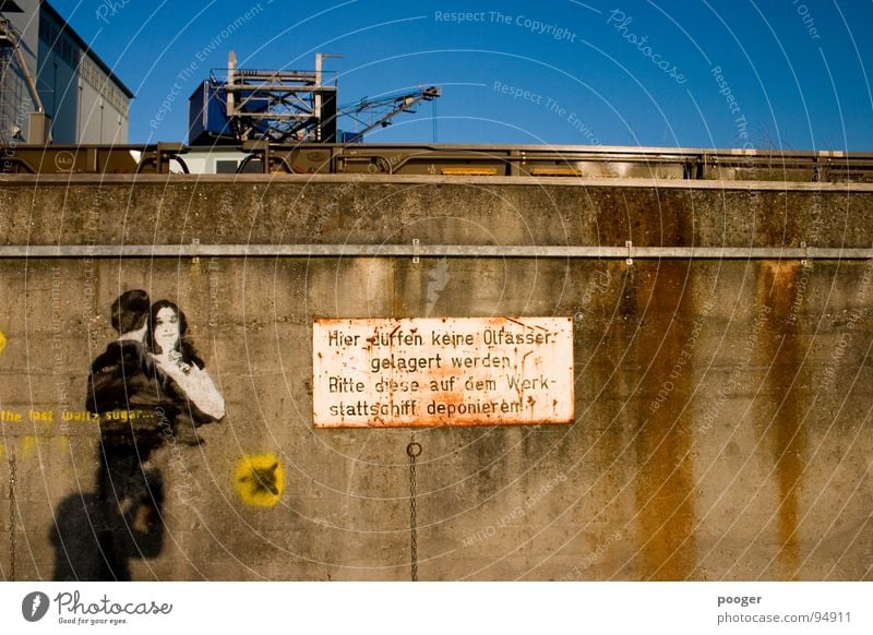 Pollution Typographie Mauer Ölfass Basel verfallen Graffiti Wandmalereien Hinweisschild Schriftzeichen Industriefotografie Grafitti Ordnung Erdöl Hafen Lager