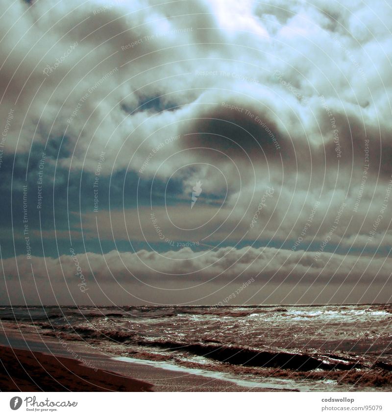 mr blue sky kommt Sonnenstrahlen dramatisch Natur Strand Horizont Küste Freude Kunst Kunsthandwerk sonbeam clouds volken an'n strann dramatic seascape