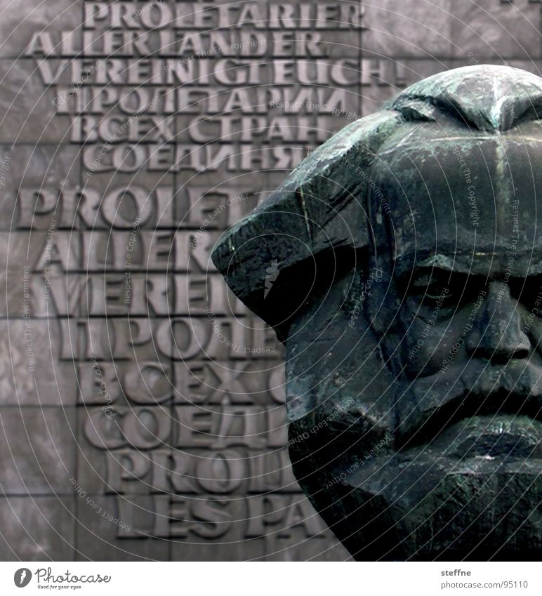Karl der Große Chemnitz Kopf Statue Denkmal Wahrzeichen Kunst Kommunismus Marktwirtschaft Philosophie schwarz grau links Sozialismus Kapitalismus Arbeiter