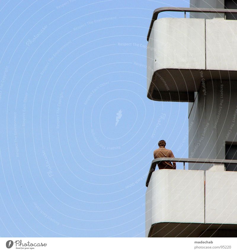 BALCONY SMOKER Himmel Wächter Wachdienst Sightseeing stehen Einsamkeit Pause Sommer Mann Kerl Mensch Student Balkon Beton Open Air Luft Unendlichkeit Bremen