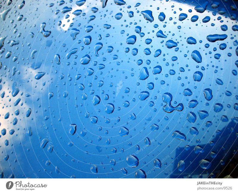 wet_car Regen Reflexion & Spiegelung nass Verkehr blau Himmel blaues Auto blau metallic Wassertropfen