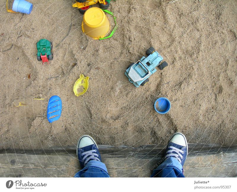 Playground Chucks Spielen Spielplatz stehen Sandspielzeug Sandkasten Kind Flasche oben