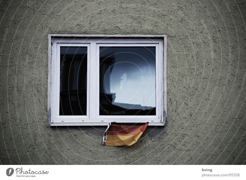 Hier feiern Scheibenkleister! Fenster Fahne Deutschland Deutsche Flagge Bundesadler Feste & Feiern Fan verwaschen ausgebleicht Plattenbau Waldmeister Winzer