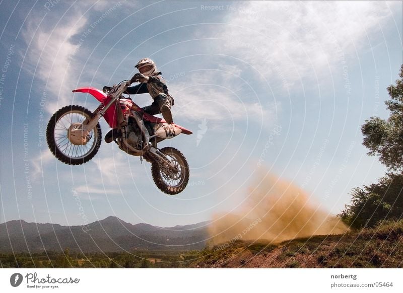 Jump Motorrad springen Staub Motorsport Motocrossmotorrad fliegen