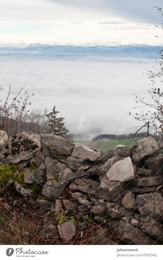 Fernsicht 2 Natur Landschaft Wolken Herbst Nebel Feld Wald Alpen Berge u. Gebirge Schneebedeckte Gipfel Mauer Steinmauer Barriere wandern eckig Ferne frei