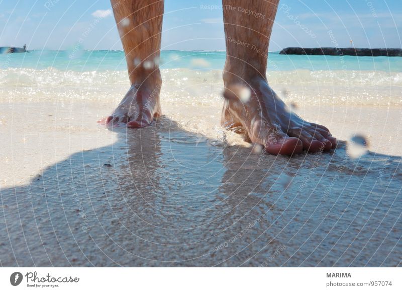 man takes a beach walk exotisch Erholung ruhig Ferien & Urlaub & Reisen Strand Meer Mensch Natur Sand Wasser Fußspur gehen blau türkis weiß Asien Barfuß