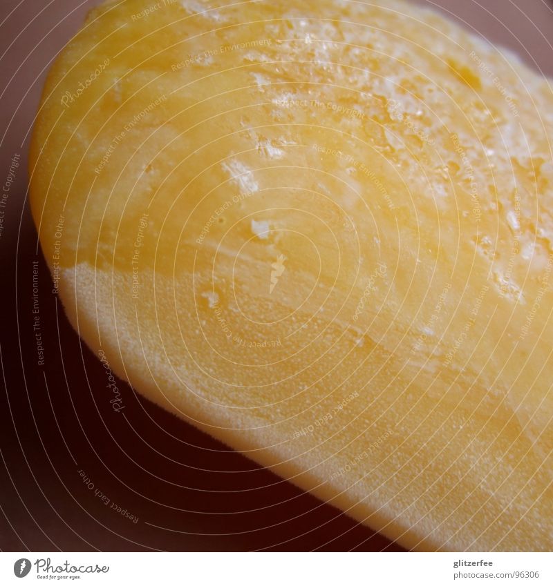 eis am stiel Sommer Erfrischung Physik Eiskristall gelb fruchtig lecker Capri lutschen Fee Süßwaren Wärme orange mmmhhh Haut Bauch