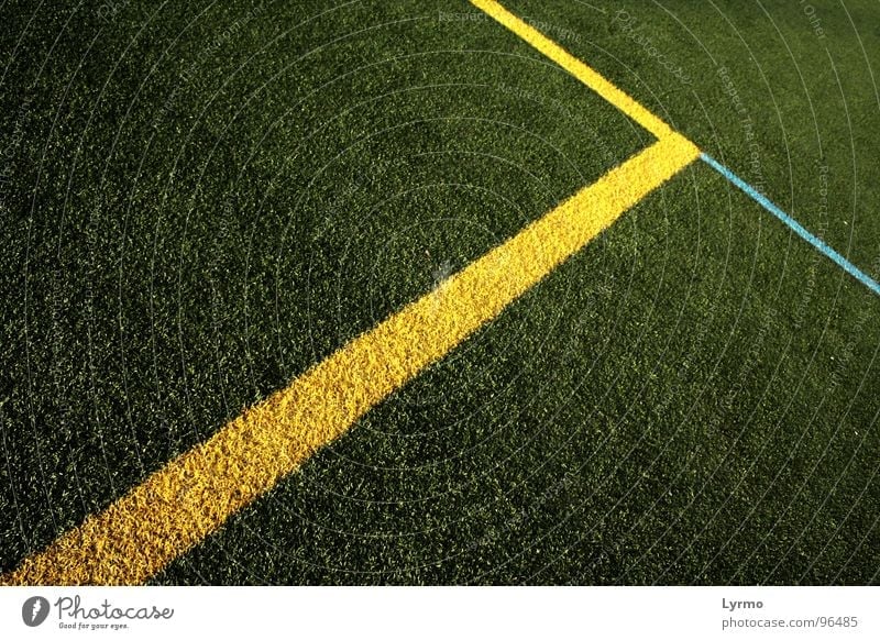 Linien Freizeit & Hobby Spielen Sport Ball Menschenleer Park Platz blau gelb grün Farbe Fluchtpunkt Rasen Grafik u. Illustration Farbfoto Außenaufnahme