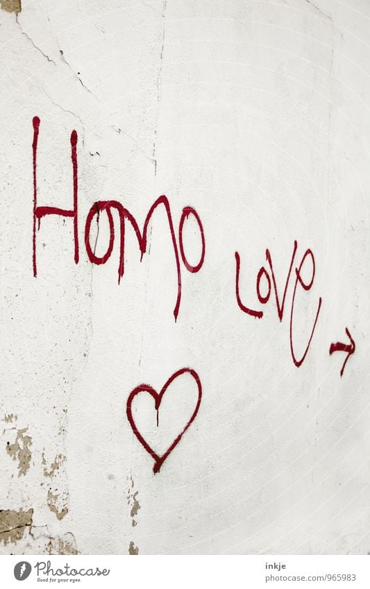 Zum Menschenlieben bitte da lang. Lifestyle Menschenleer Mauer Wand Fassade Zeichen Schriftzeichen Graffiti Herz Pfeil grau rot weiß Gefühle Stimmung Liebe