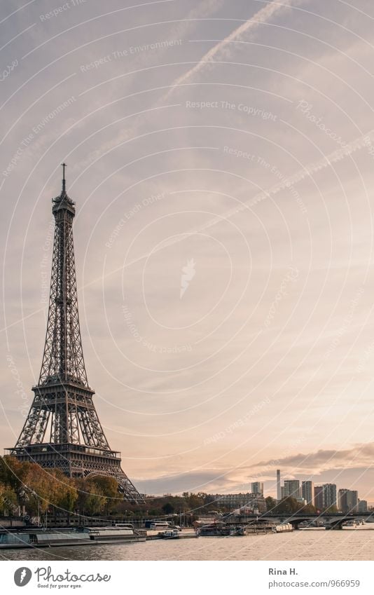 Paris im Herbst III Ferien & Urlaub & Reisen Tourismus Sightseeing Himmel Schönes Wetter Baum Fluss Skyline Sehenswürdigkeit Wahrzeichen Tour d'Eiffel